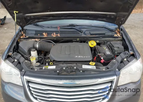 2016 Chrysler Town & Country Touring from USA, damaged, VIN 2C4RC1BG5GR245553